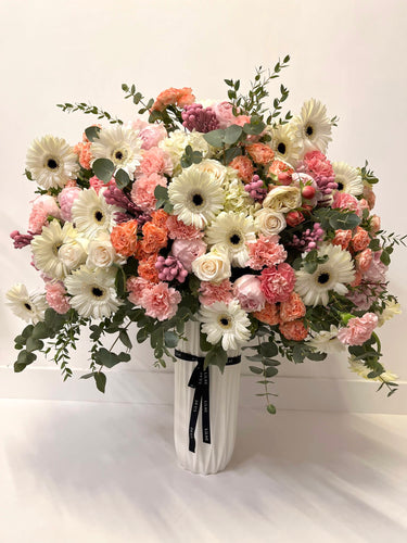 Vase arrangement Pink, White & Peach
